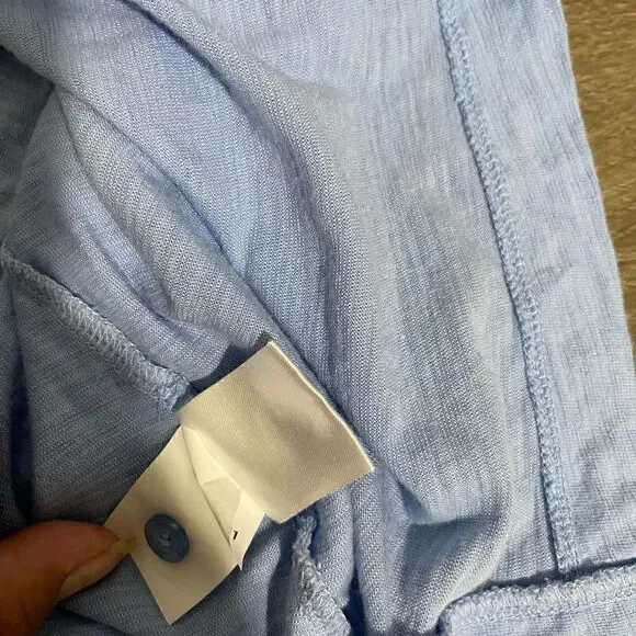 Vineyard vines top M light blue - Picture 3 of 6